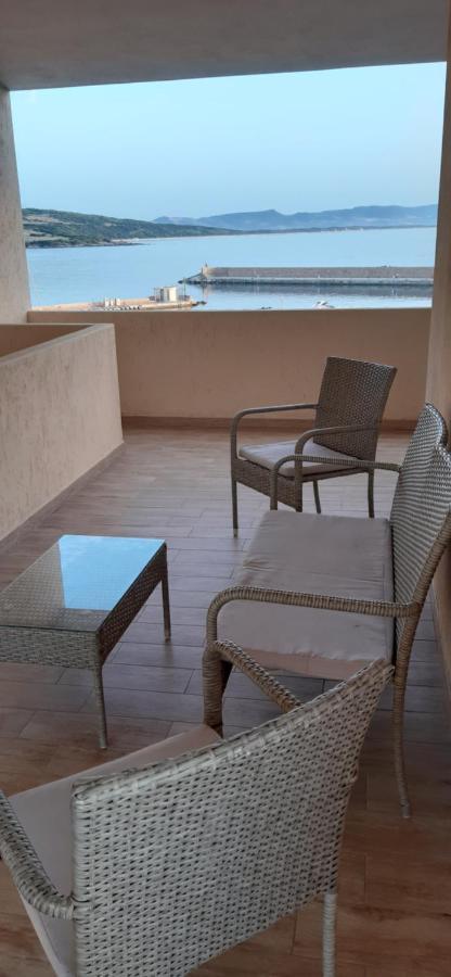 Apartamento Fronte Mare Attico Indipendente Ed Esclusivo Con Terrazza Panoramica Isola Rossa Exterior foto