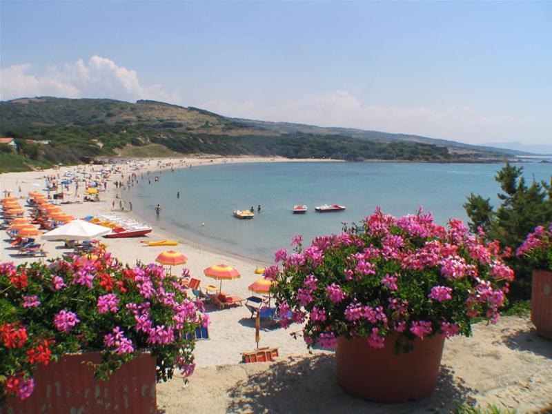 Apartamento Fronte Mare Attico Indipendente Ed Esclusivo Con Terrazza Panoramica Isola Rossa Exterior foto
