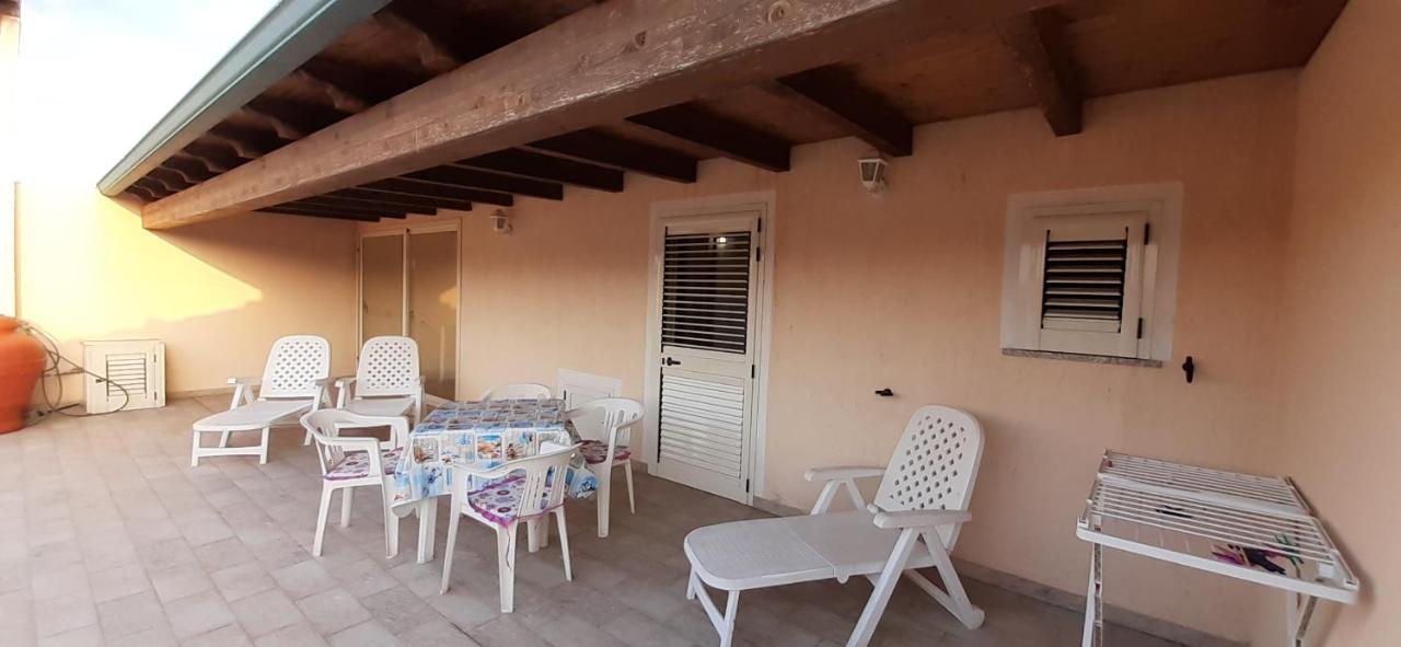 Apartamento Fronte Mare Attico Indipendente Ed Esclusivo Con Terrazza Panoramica Isola Rossa Exterior foto