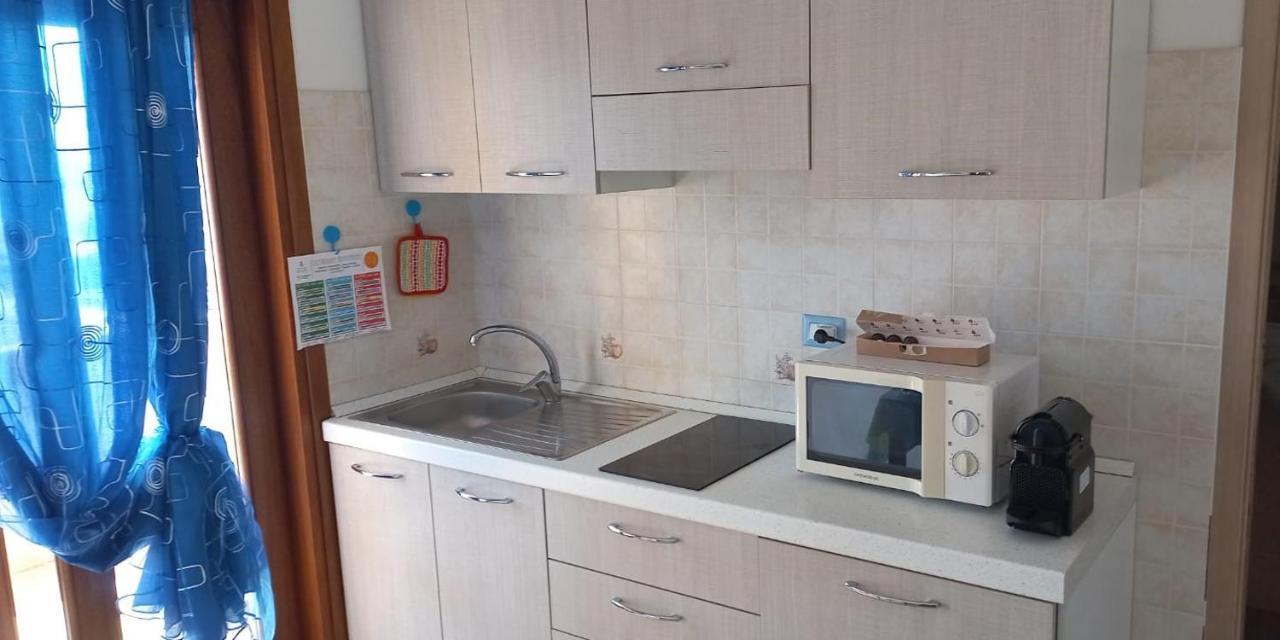 Apartamento Fronte Mare Attico Indipendente Ed Esclusivo Con Terrazza Panoramica Isola Rossa Exterior foto