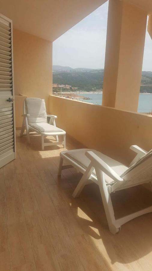 Apartamento Fronte Mare Attico Indipendente Ed Esclusivo Con Terrazza Panoramica Isola Rossa Exterior foto