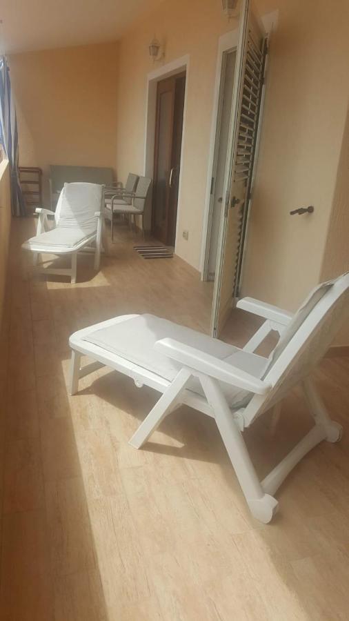 Apartamento Fronte Mare Attico Indipendente Ed Esclusivo Con Terrazza Panoramica Isola Rossa Exterior foto