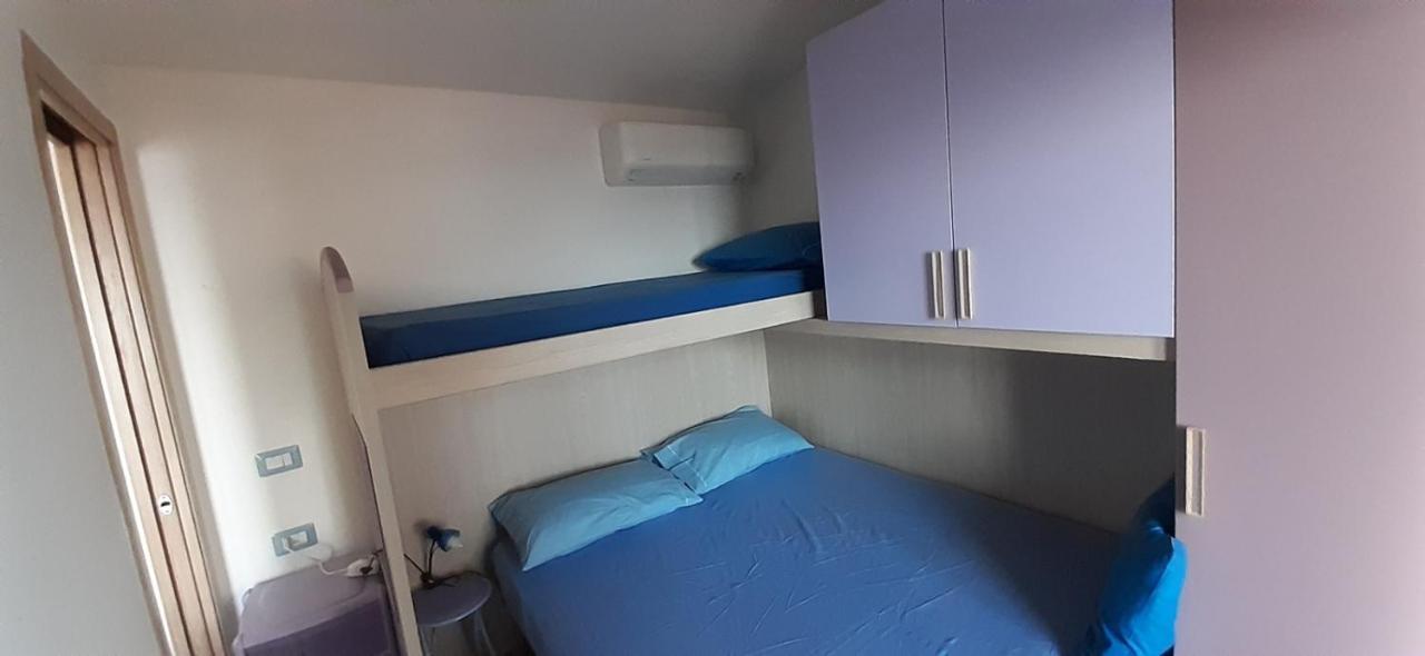 Apartamento Fronte Mare Attico Indipendente Ed Esclusivo Con Terrazza Panoramica Isola Rossa Exterior foto